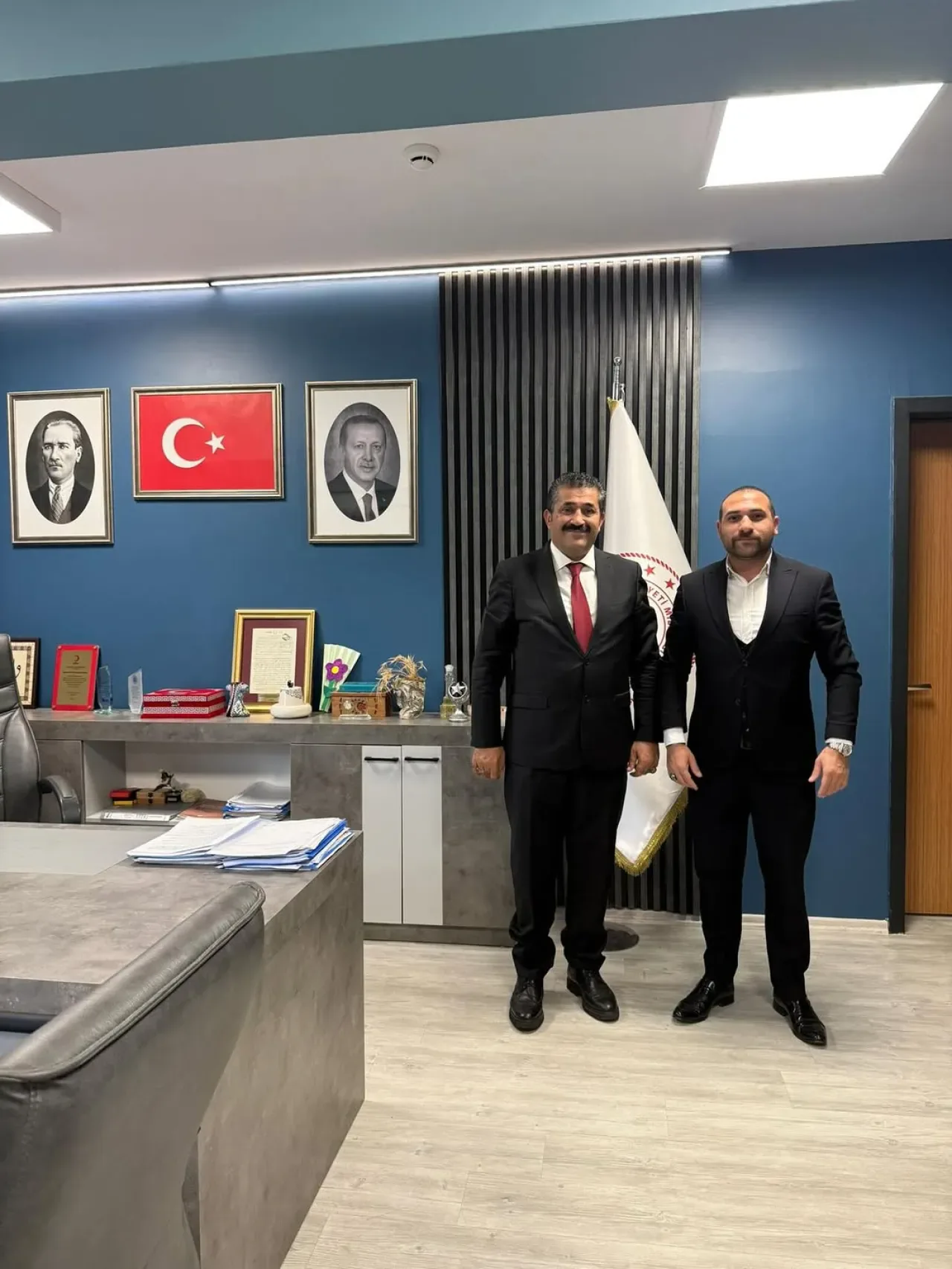 Ülkü Ocakları'ndan Kâğıthane İlçe Milli Eğitim Müdürü'ne Öğretmenler Günü Ziyareti Ülkü Ocakları'ndan Kâğıthane İlçe Milli Eğitim Müdürü'ne Öğretmenler Günü Ziyareti