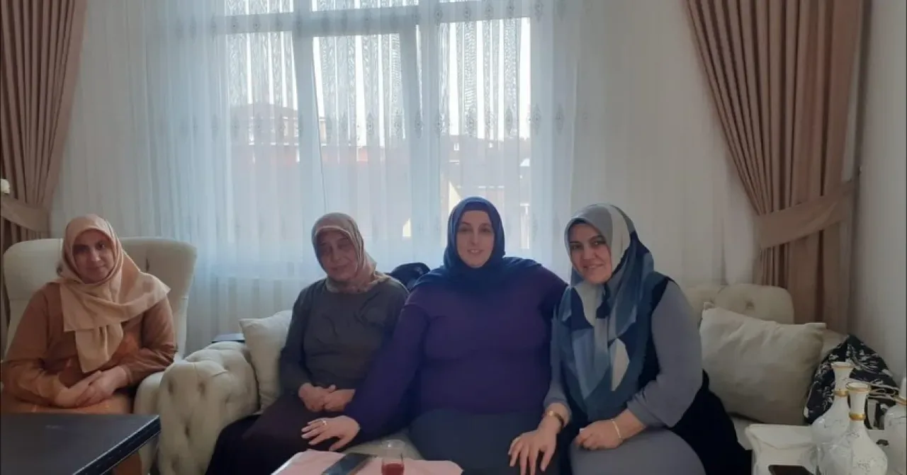 İstanbul'da Ak Kadın Sancaktepe İlçesinde Kapı Kapı Gezerek Hemşehrilerin Taleplerini Dinledi İstanbul'da Ak Kadın Sancaktepe İlçesinde Kapı Kapı Gezerek Hemşehrilerin Taleplerini Dinledi