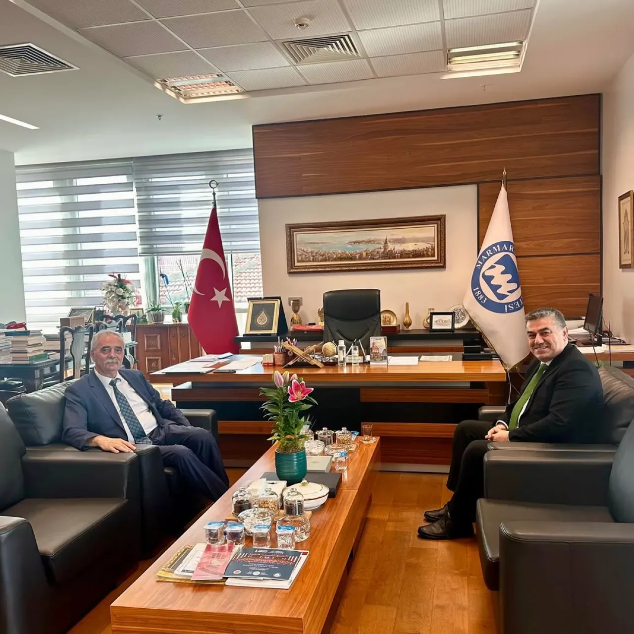 İstanbul Sancaktepe İlçe Milli Eğitim Müdürü'nden Öğretmenler Günü Ziyareti İstanbul Sancaktepe İlçe Milli Eğitim Müdürü'nden Öğretmenler Günü Ziyareti