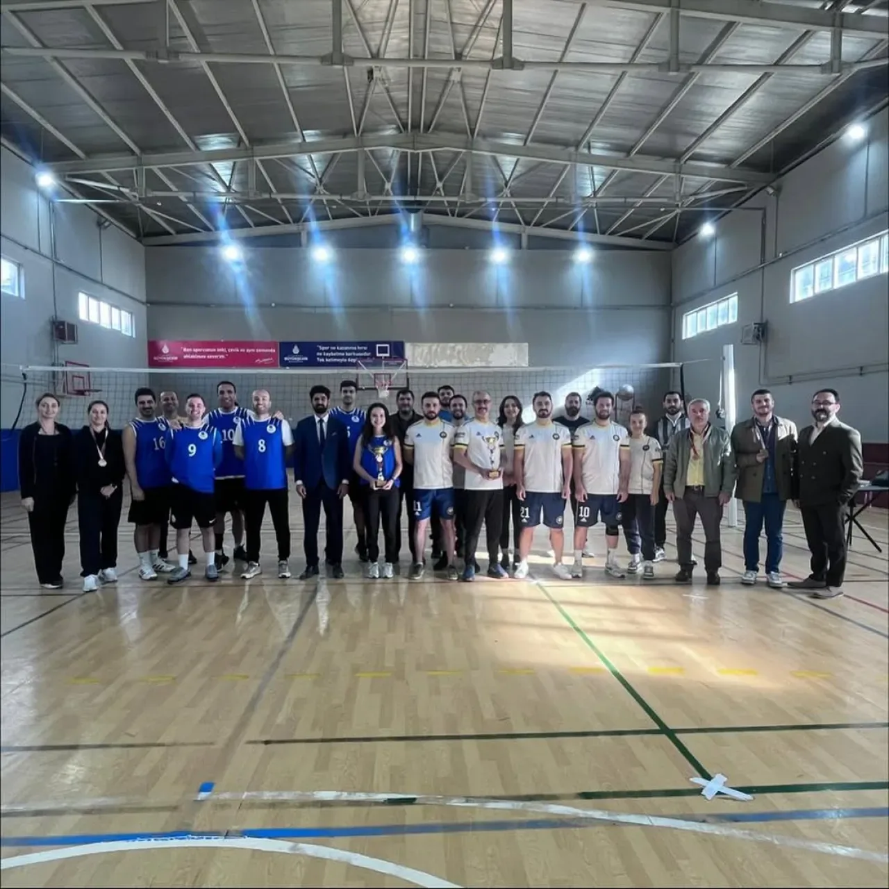 Sancaktepe'de 24 Kasım Öğretmenler Günü Voleybol Turnuvası Coşkusu Sancaktepe'de 24 Kasım Öğretmenler Günü Voleybol Turnuvası Coşkusu
