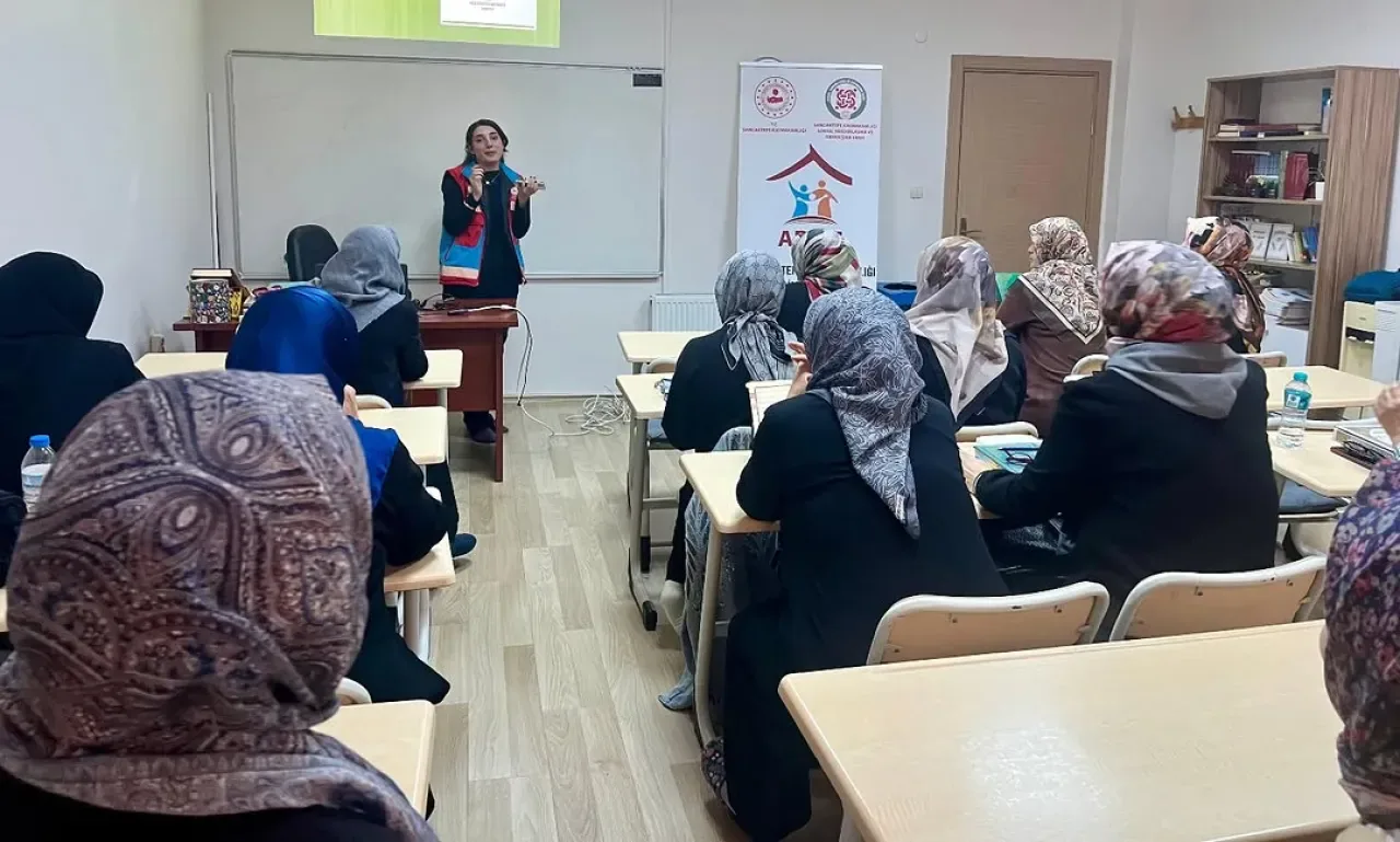 Sancaktepe'de Kadınlara Yönelik Aile Yaşam Becerileri Eğitimi Düzenlendi Sancaktepe'de Kadınlara Yönelik Aile Yaşam Becerileri Eğitimi Düzenlendi