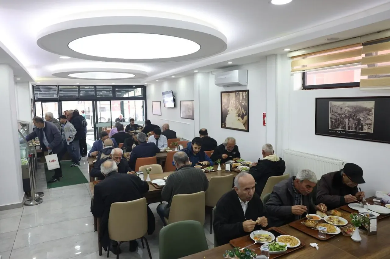 Çankaya'da Komşuluk Sofraları Kuruluyor: "Sofralar Paylaştıkça Güzel" Projesi Çankaya'da Komşuluk Sofraları Kuruluyor: "Sofralar Paylaştıkça Güzel" Projesi