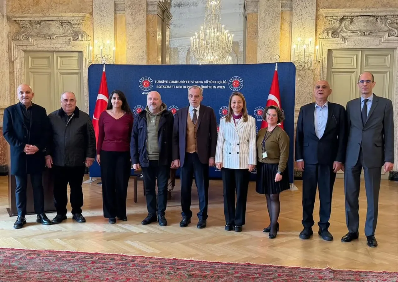 Gaziantep Milletvekili Derya Bakbak Viyana'da Büyükelçilerle Görüştü Gaziantep Milletvekili Derya Bakbak Viyana'da Büyükelçilerle Görüştü