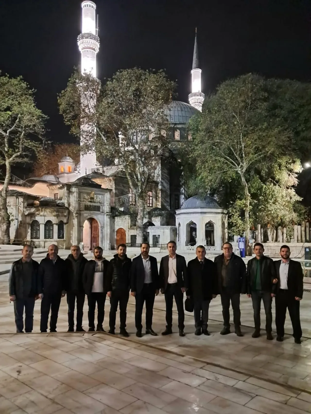 Esenyurt'ta Öğretmenlerden Eyüp Sultan Camii'nde Sabah Namazı Buluşması Esenyurt'ta Öğretmenlerden Eyüp Sultan Camii'nde Sabah Namazı Buluşması