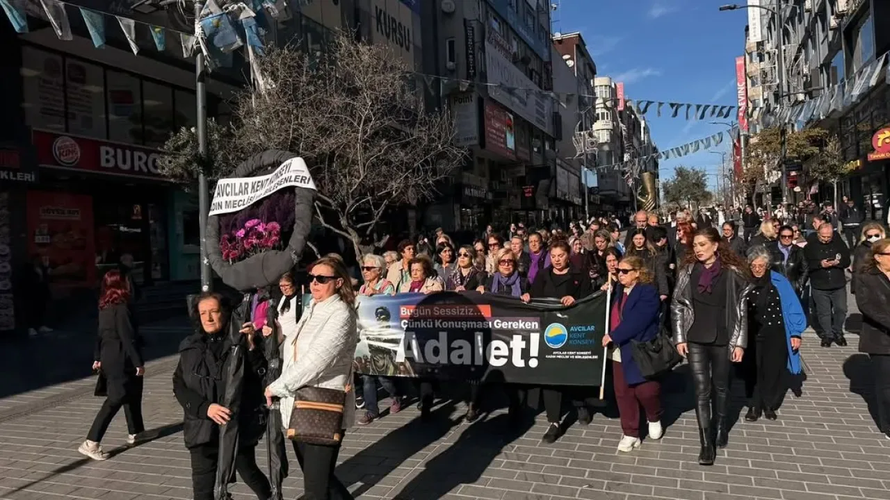 Avcılar'da Kadına Yönelik Şiddete Karşı Sessiz Yürüyüş Avcılar'da Kadına Yönelik Şiddete Karşı Sessiz Yürüyüş
