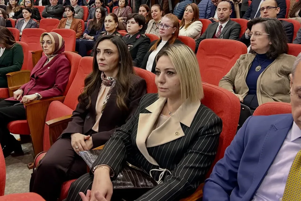 Kamu Denetçiliği Kurumu'ndan Kadına Yönelik Şiddetle Mücadele Raporu Kamu Denetçiliği Kurumu'ndan Kadına Yönelik Şiddetle Mücadele Raporu