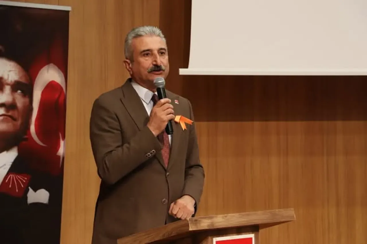 CHP Bursa'dan Öğretmenler Günü'ne Özel Türk Sanat Müziği Konseri CHP Bursa'dan Öğretmenler Günü'ne Özel Türk Sanat Müziği Konseri