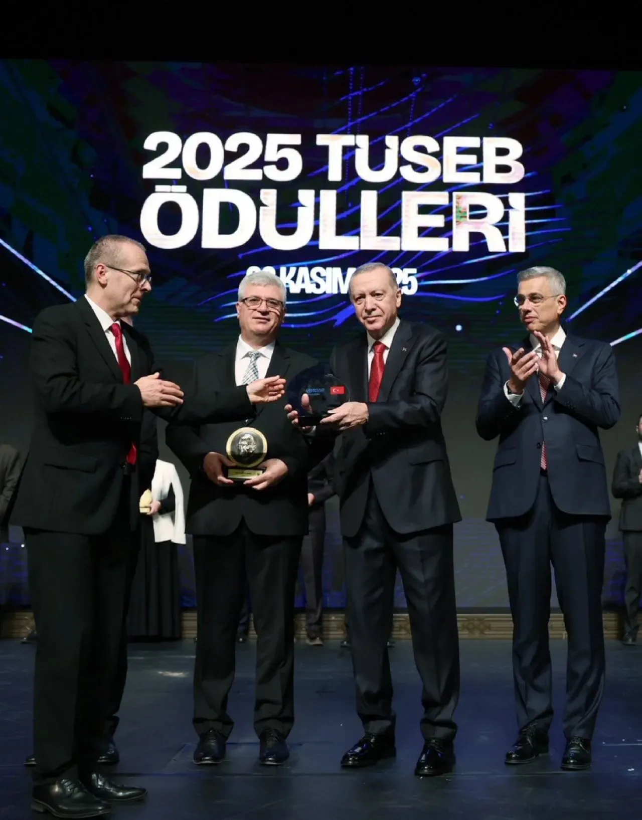 Gazze'ye Destek Nedeniyle Cumhurbaşkanı Erdoğan'a Dünya Sağlık Örgütü'nden Avrupa Ödülü Gazze'ye Destek Nedeniyle Cumhurbaşkanı Erdoğan'a Dünya Sağlık Örgütü'nden Avrupa Ödülü