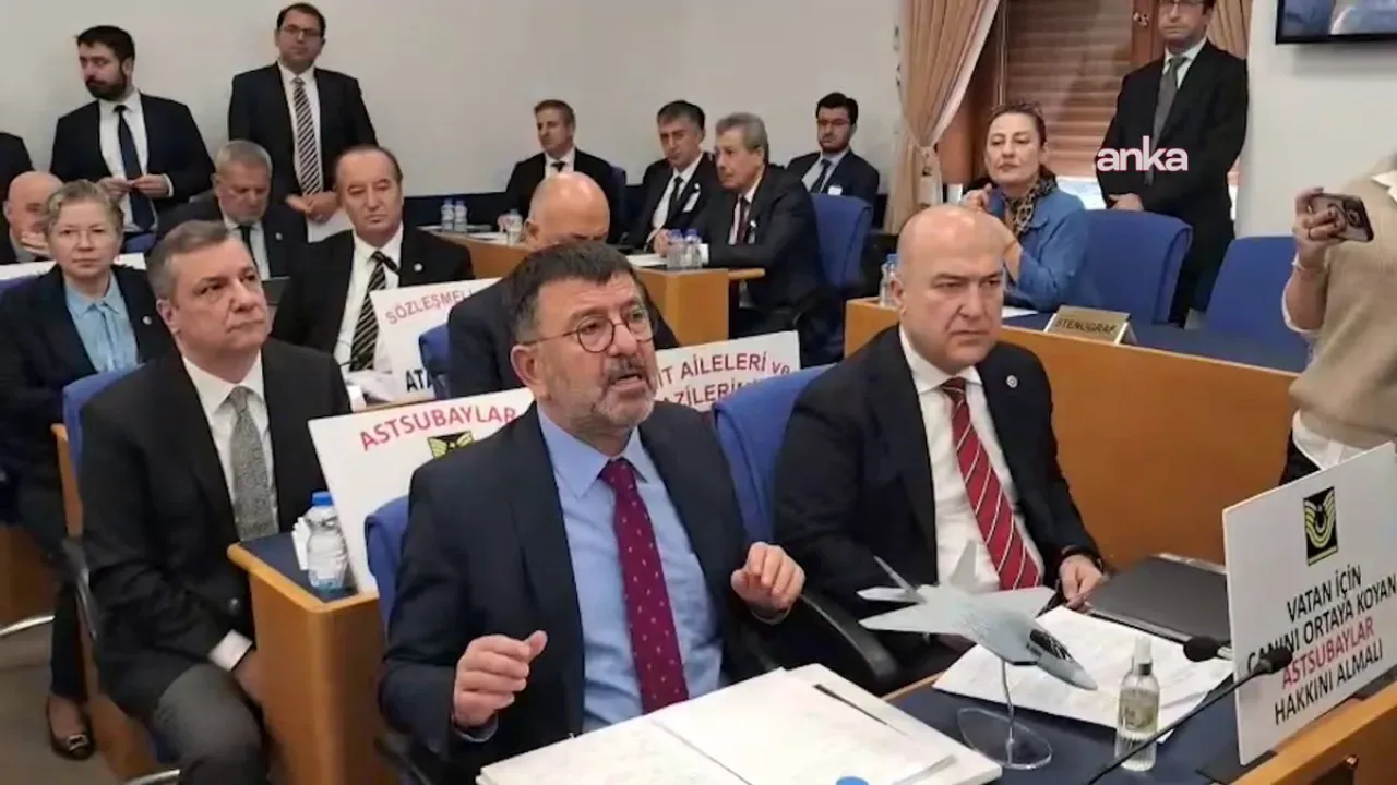 CHP'li Ağbaba: "TSK Siyasallaştırılıyor, Tarikat Yapılanmasına Karşıyız" CHP'li Ağbaba: "TSK Siyasallaştırılıyor, Tarikat Yapılanmasına Karşıyız"