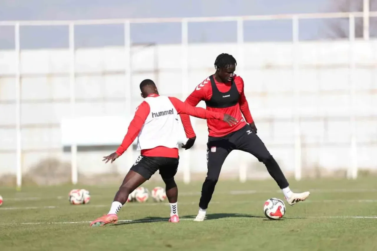 Sivasspor, Boluspor Maçı Öncesi Antrenmanda Hücuma Odaklandı Sivasspor, Boluspor Maçı Öncesi Antrenmanda Hücuma Odaklandı