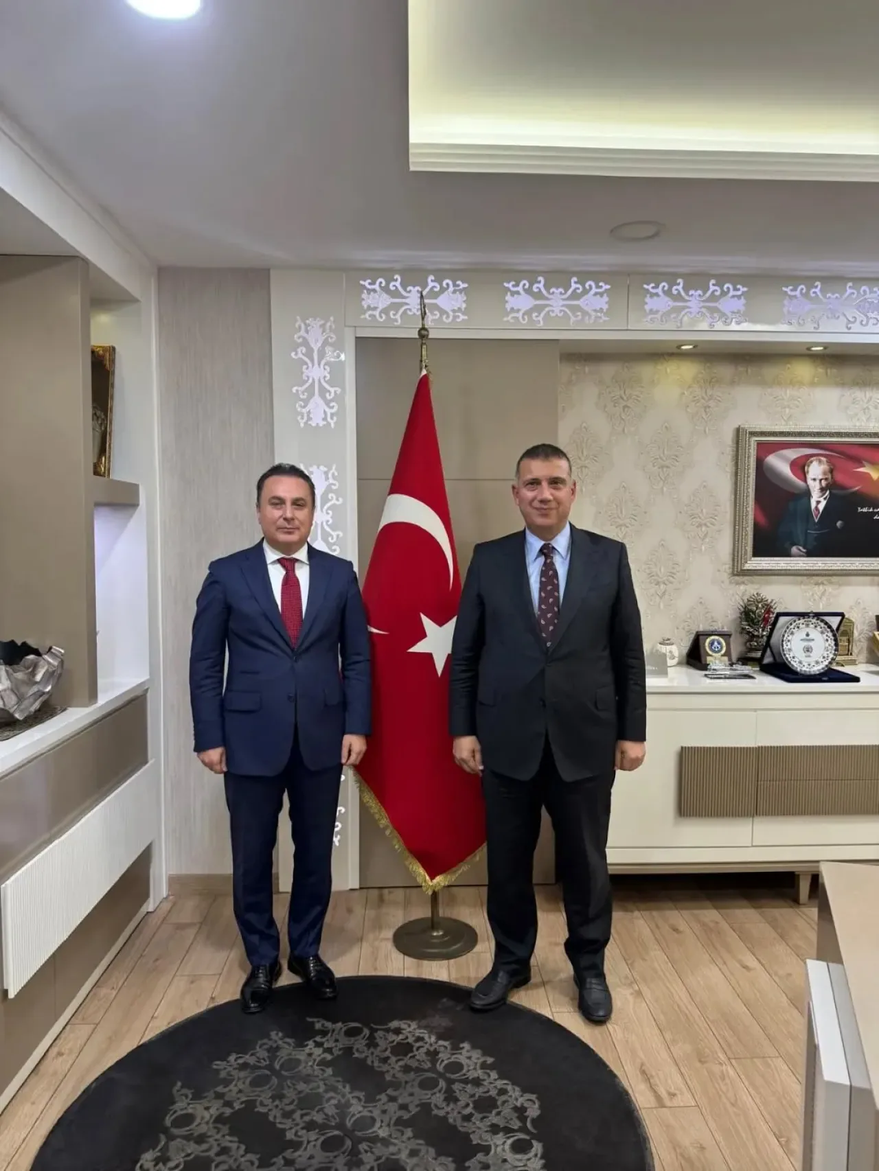 Samsun Vali Yardımcısı Bozdemir, Tuzla Kaymakamı Güney'i Makamında Ziyaret Etti Samsun Vali Yardımcısı Bozdemir, Tuzla Kaymakamı Güney'i Makamında Ziyaret Etti