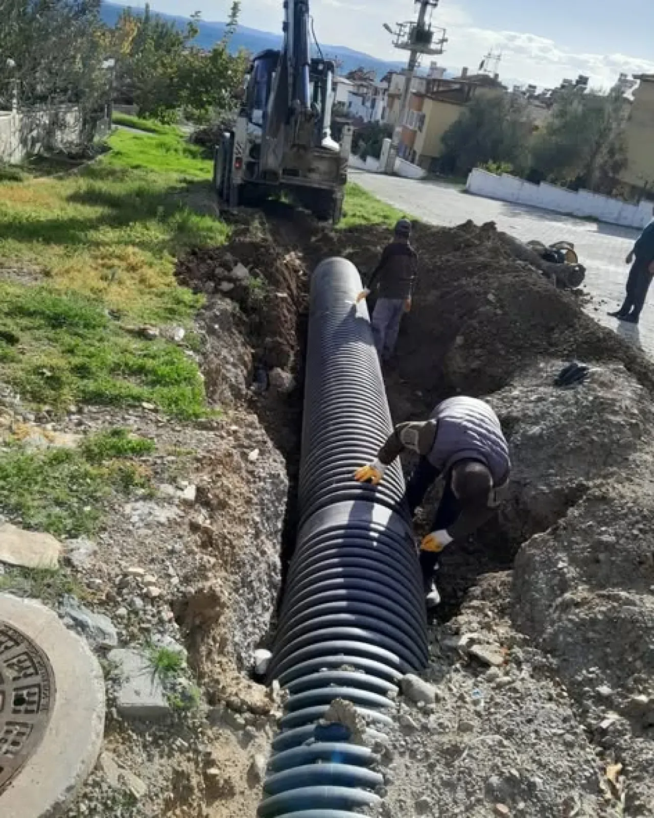 Edremit Belediyesi Narlı Mahallesi'nde Altyapı Çalışmalarını Sürdürüyor Edremit Belediyesi Narlı Mahallesi'nde Altyapı Çalışmalarını Sürdürüyor