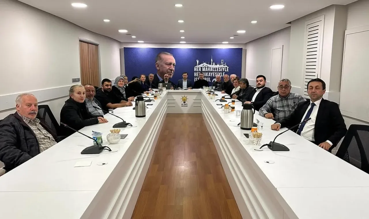 AK Parti Üsküdar'da Sivil Toplum ve Halkla İlişkiler Komisyonu Toplantısı Gerçekleştirildi AK Parti Üsküdar'da Sivil Toplum ve Halkla İlişkiler Komisyonu Toplantısı Gerçekleştirildi