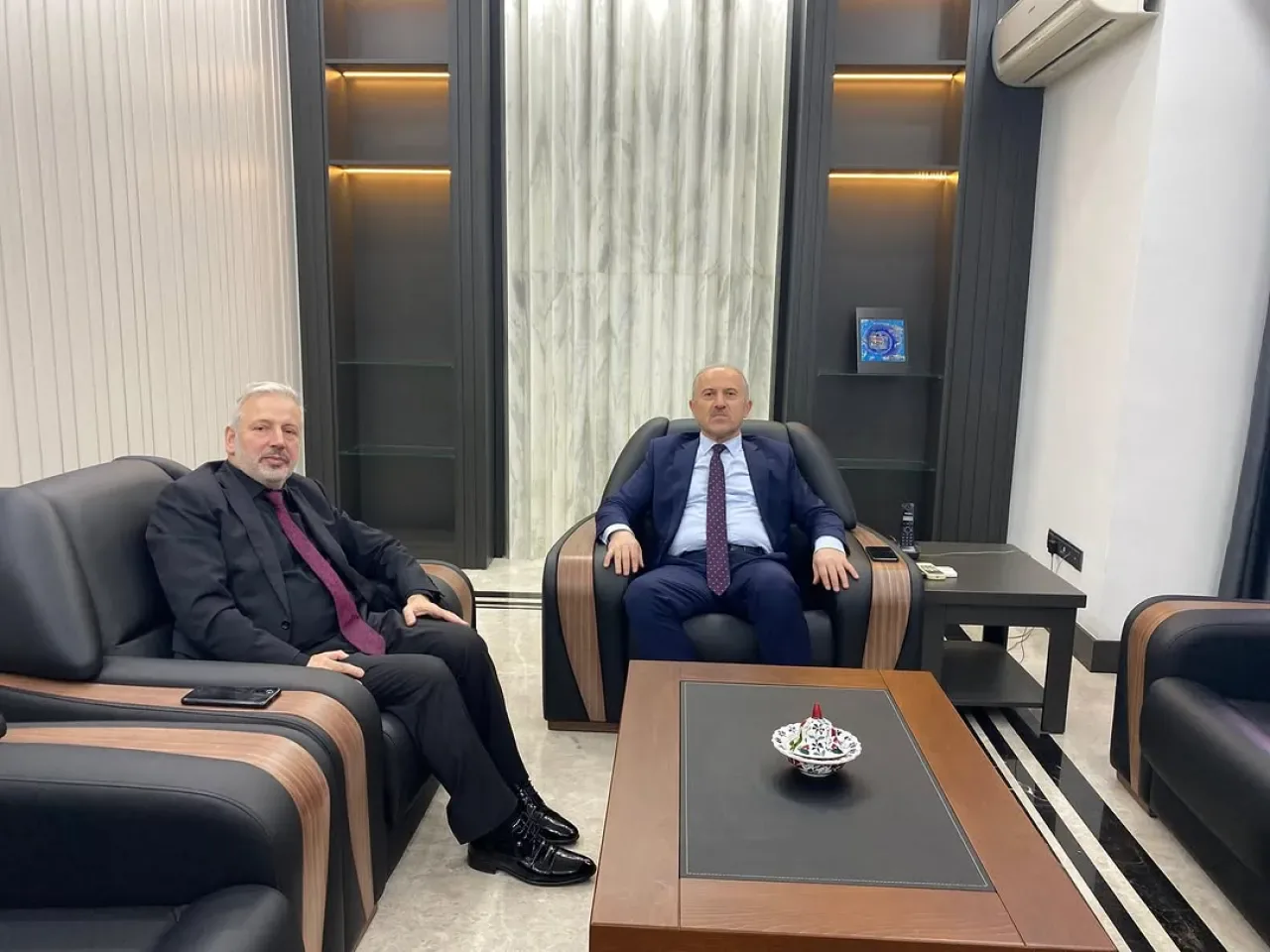Yalova İl Müftüsü, Orhangazi Kaymakamı'nı Makamında Ziyaret Etti Yalova İl Müftüsü, Orhangazi Kaymakamı'nı Makamında Ziyaret Etti