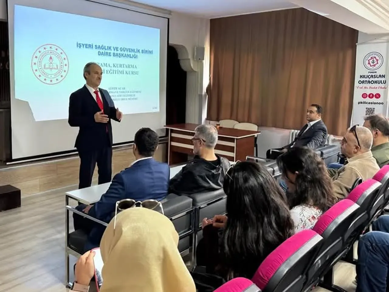 Pendik'te Öğretmenlere Afet Farkındalık Eğitimi Verildi Pendik'te Öğretmenlere Afet Farkındalık Eğitimi Verildi