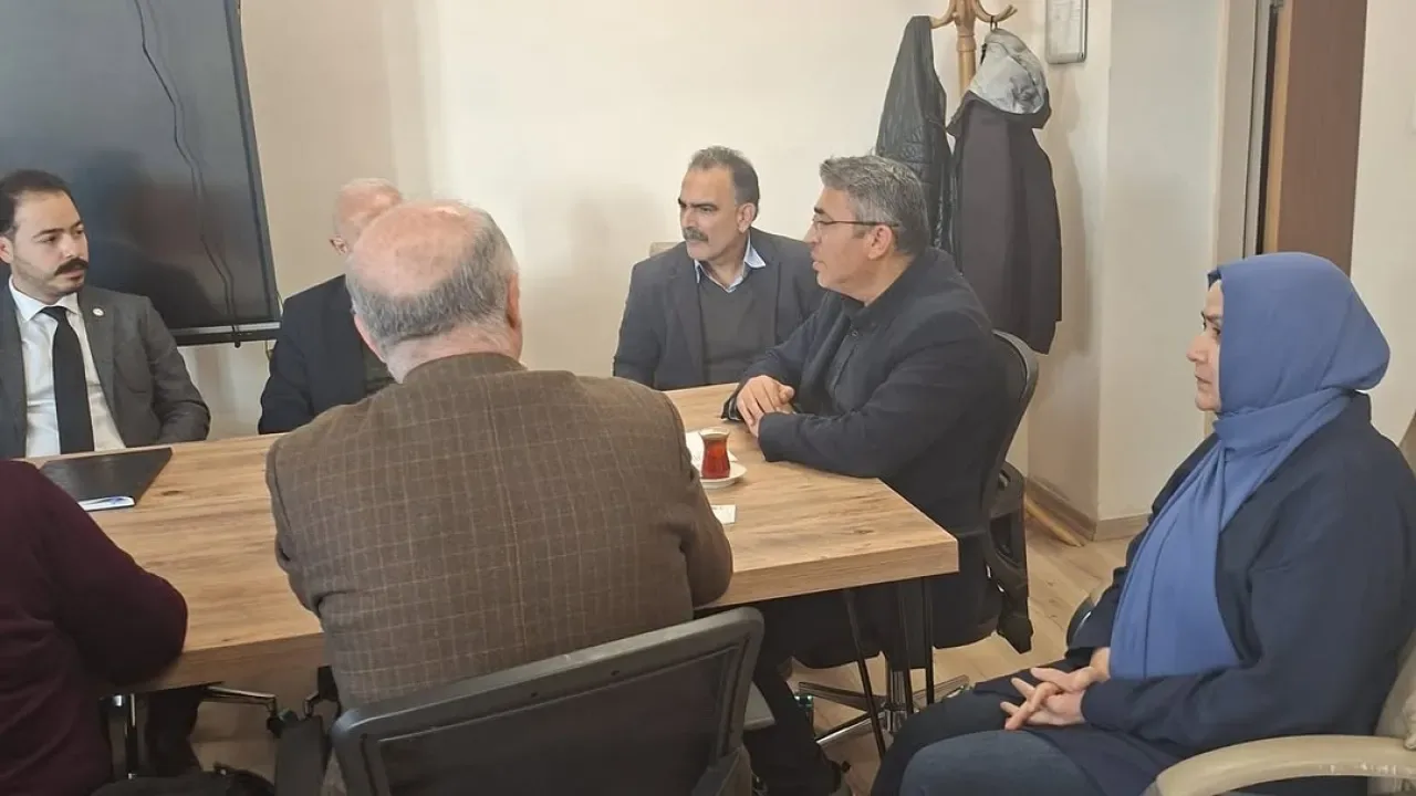 Beşiktaş'ta 24 Kasım Öğretmenler Günü'nde CHP Ziyareti ve Eğitim İş Birliği Beşiktaş'ta 24 Kasım Öğretmenler Günü'nde CHP Ziyareti ve Eğitim İş Birliği