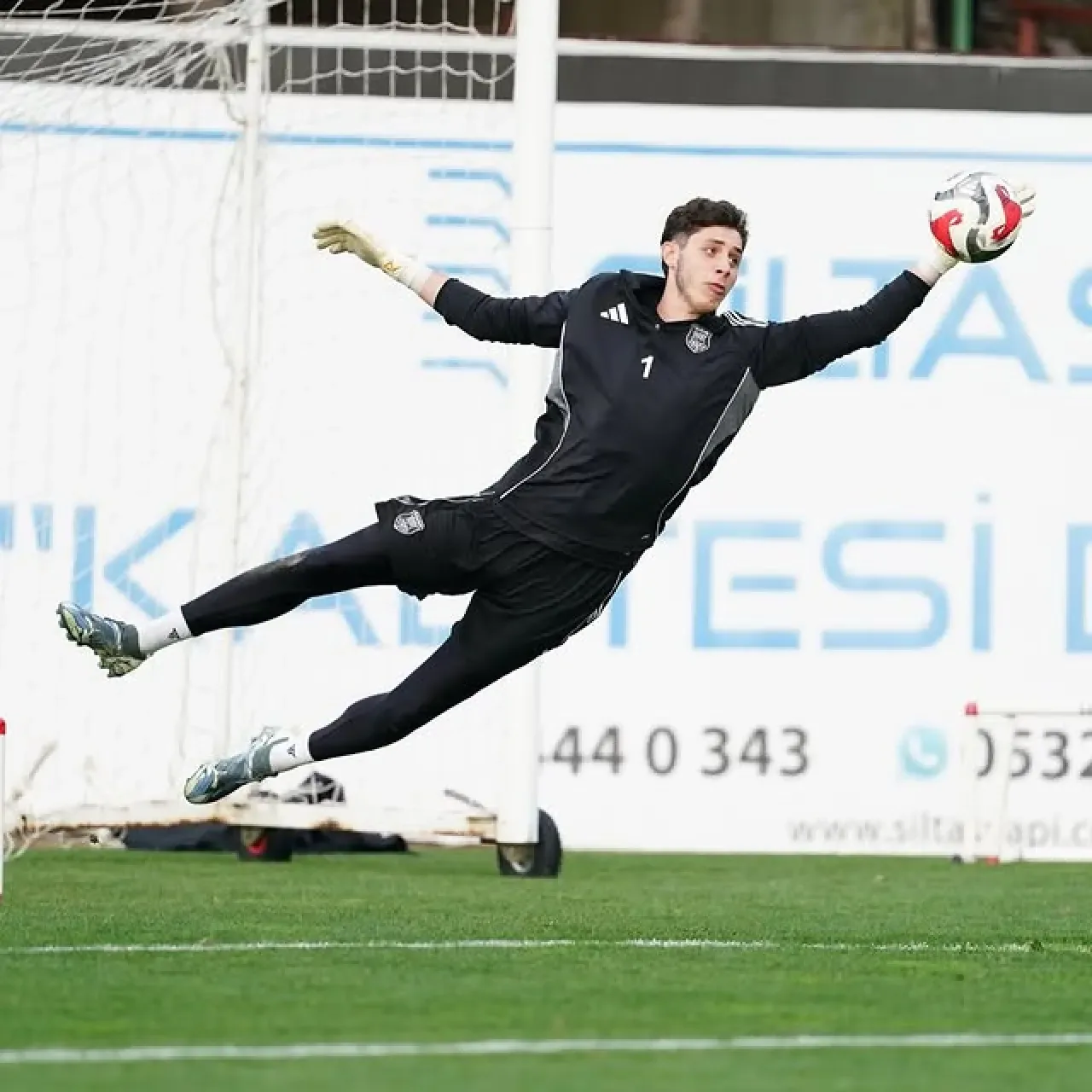 Pendikspor, Manisa FK Maçı Hazırlıklarına Başkan Torun'un Ziyaretiyle Devam Ediyor Pendikspor, Manisa FK Maçı Hazırlıklarına Başkan Torun'un Ziyaretiyle Devam Ediyor