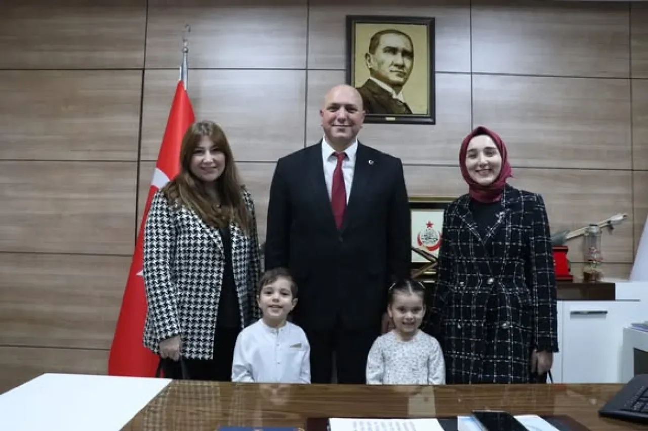 Başakşehir'de Öğretmenler Günü Ziyareti: Minik Öğrencilerden Anlamlı Buluşma Başakşehir'de Öğretmenler Günü Ziyareti: Minik Öğrencilerden Anlamlı Buluşma