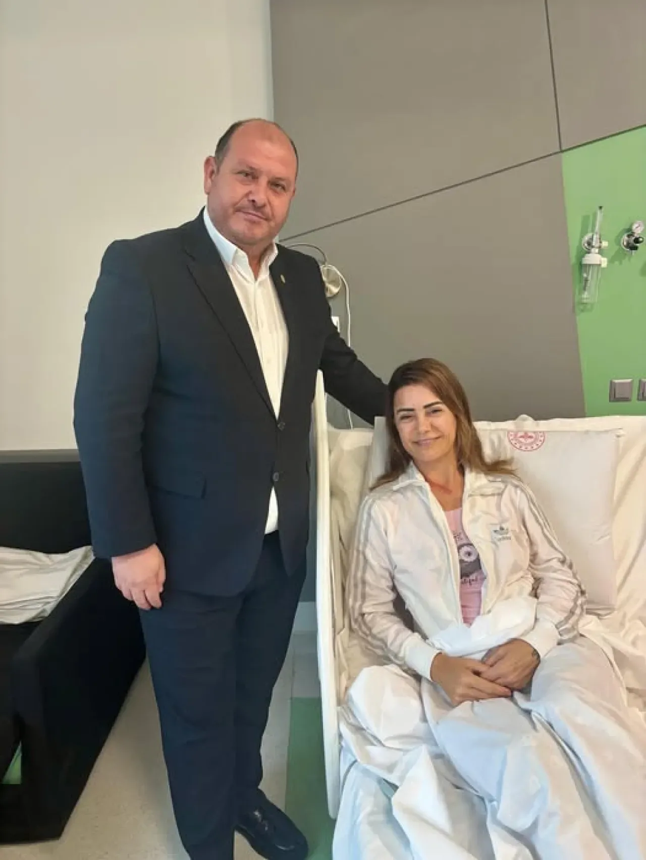 Menderes Belediye Başkan Yardımcısı Ayşegül Demir Trafik Kazası Sonrası Taburcu Oldu Menderes Belediye Başkan Yardımcısı Ayşegül Demir Trafik Kazası Sonrası Taburcu Oldu
