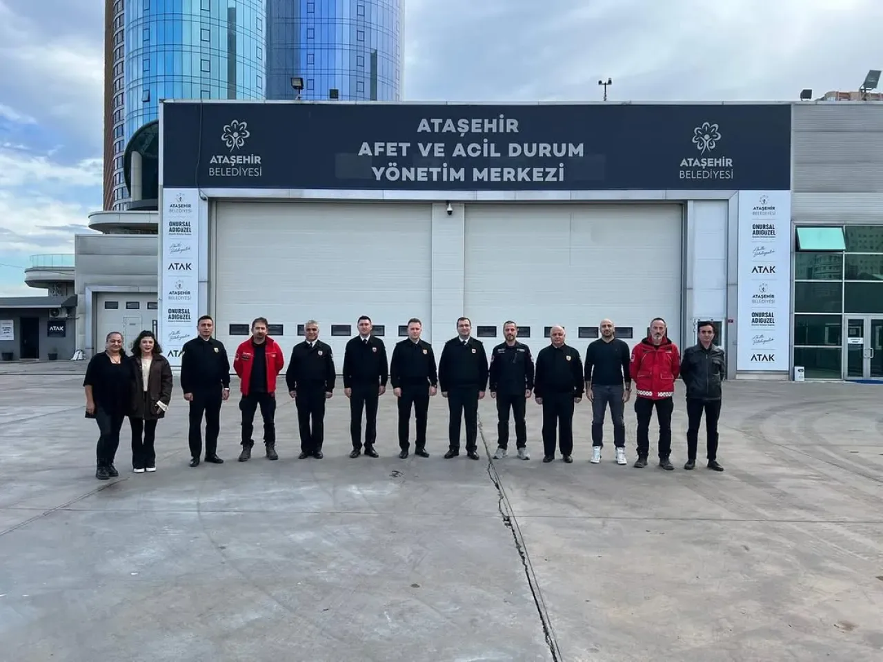 Ataşehir'de Afet Toplanma Alanları İçin Jandarma ile Koordinasyon Toplantısı Yapıldı Ataşehir'de Afet Toplanma Alanları İçin Jandarma ile Koordinasyon Toplantısı Yapıldı