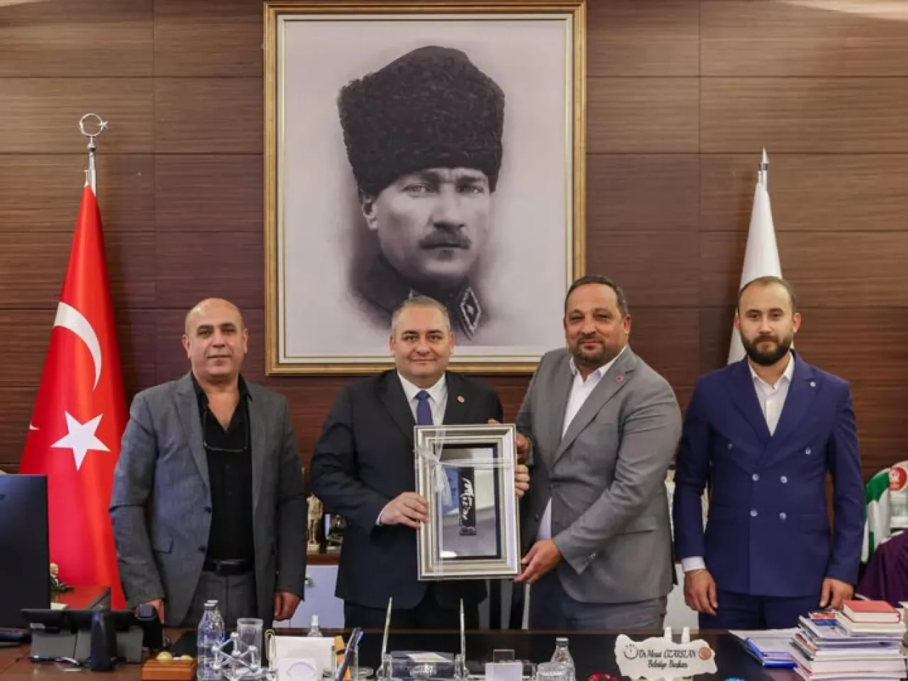 CHP'li Özarslan Keçiören'de Esnaf Odası Başkanı ile Görüştü CHP'li Özarslan Keçiören'de Esnaf Odası Başkanı ile Görüştü