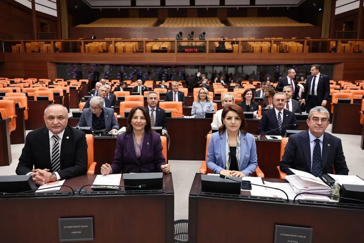 Gaziantep Milletvekili Meriç'ten Karşılıksız Çek Yasası Çağrısı: 'Borç Hapisle Çözülmez' Gaziantep Milletvekili Meriç'ten Karşılıksız Çek Yasası Çağrısı: 'Borç Hapisle Çözülmez'