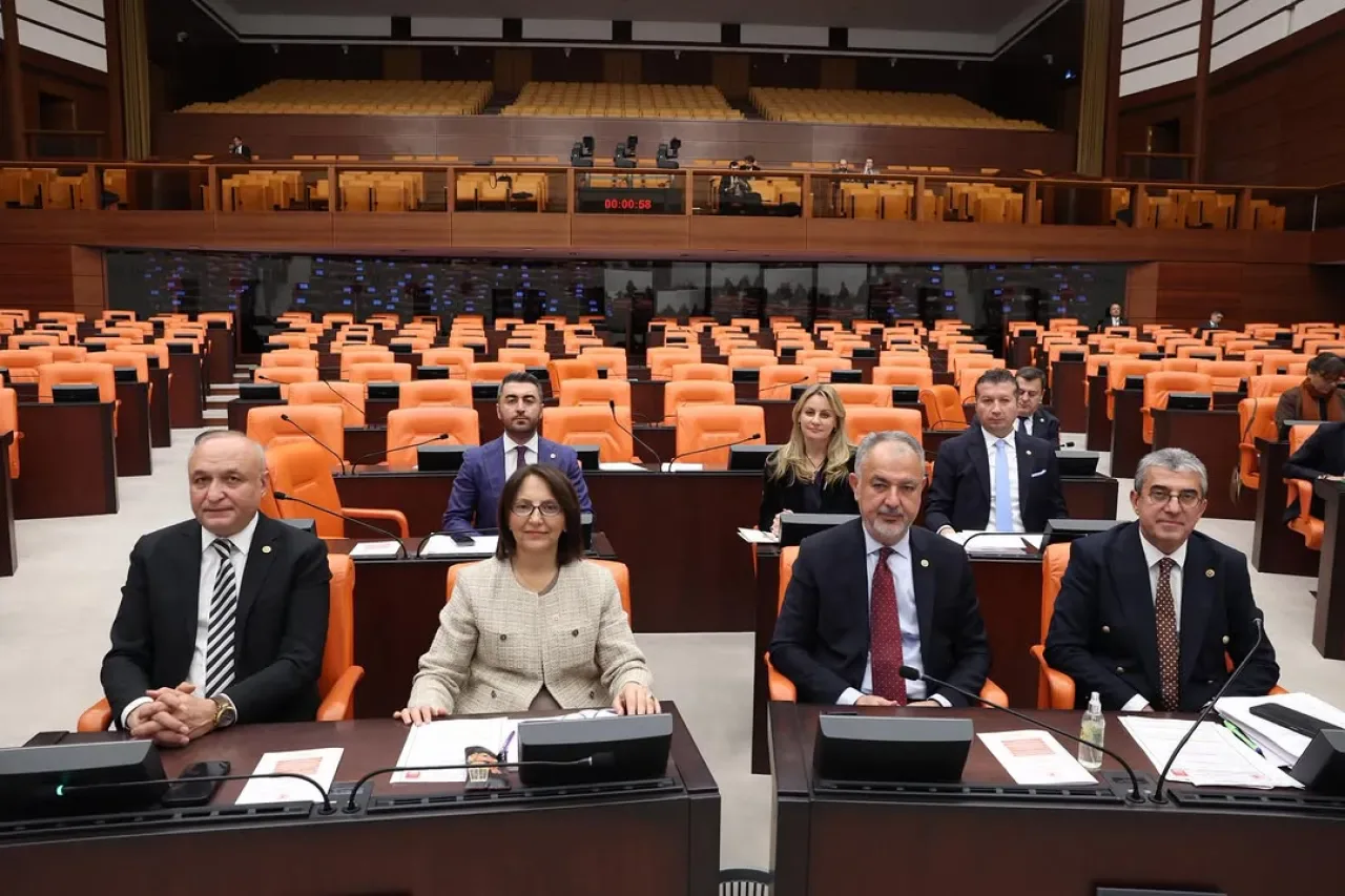 Yardımcı Hizmetler Sınıfı Personeli Statü Değişikliği Bekliyor Yardımcı Hizmetler Sınıfı Personeli Statü Değişikliği Bekliyor