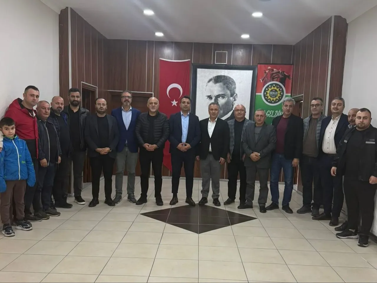 Ali Gökmen, Erenler Vakfı Cemevi Başkanı Doğan Ergine'yi Ziyaret Etti Ali Gökmen, Erenler Vakfı Cemevi Başkanı Doğan Ergine'yi Ziyaret Etti