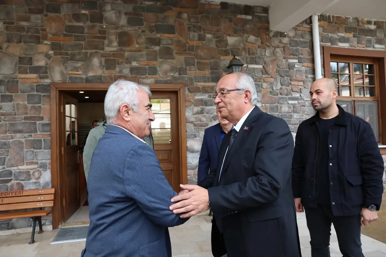 Şile'de Arıcılık Merkezi Ziyareti: Üreticilerle Bilgi Alışverişi Yapıldı Şile'de Arıcılık Merkezi Ziyareti: Üreticilerle Bilgi Alışverişi Yapıldı