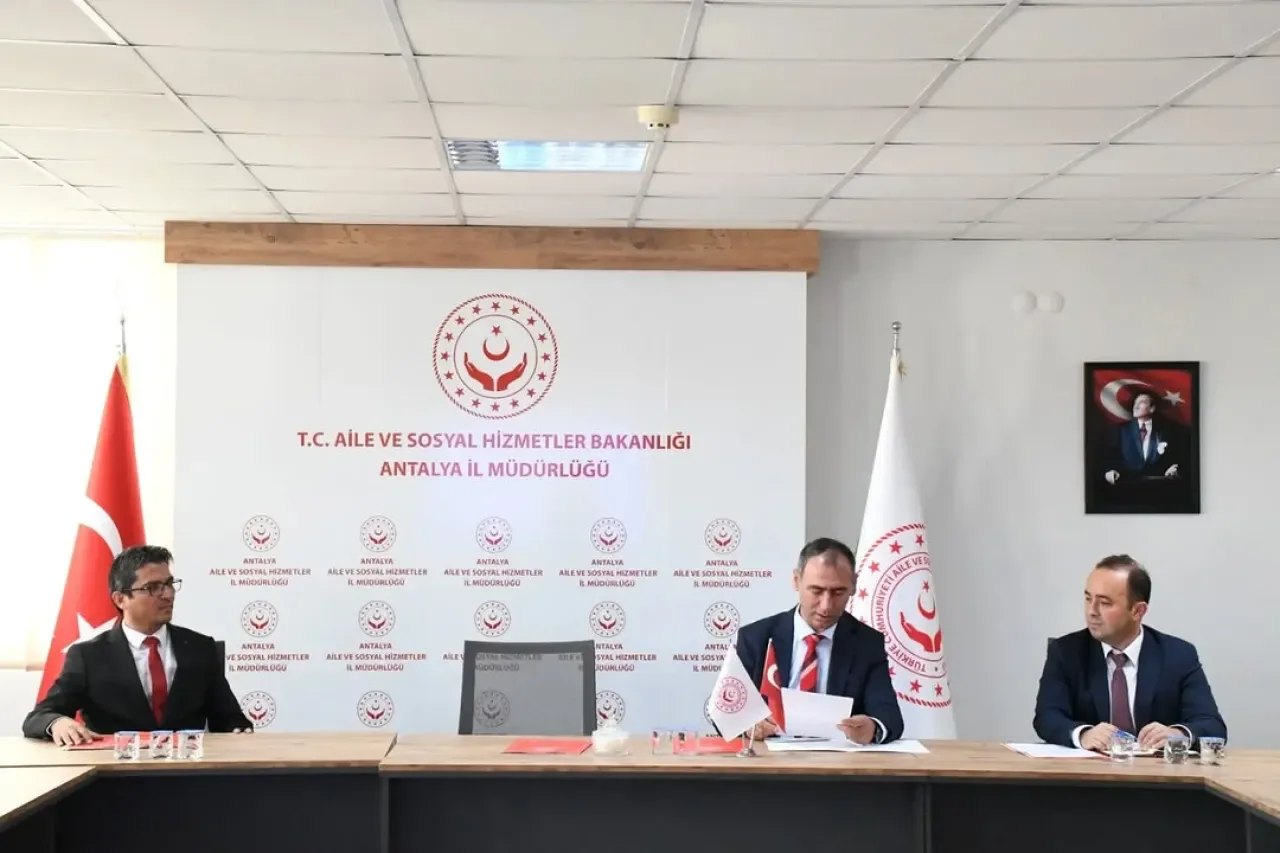 Antalya'da 13 Kamusal Alana Erişilebilirlik Belgesi Verildi Antalya'da 13 Kamusal Alana Erişilebilirlik Belgesi Verildi