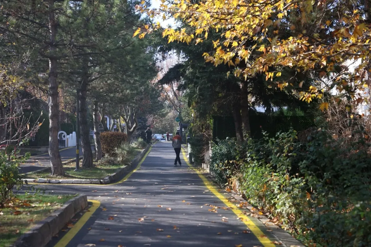 Çankaya'da Mutlukent Mahallesi Yürüyüş Yolu Yenilendi Çankaya'da Mutlukent Mahallesi Yürüyüş Yolu Yenilendi