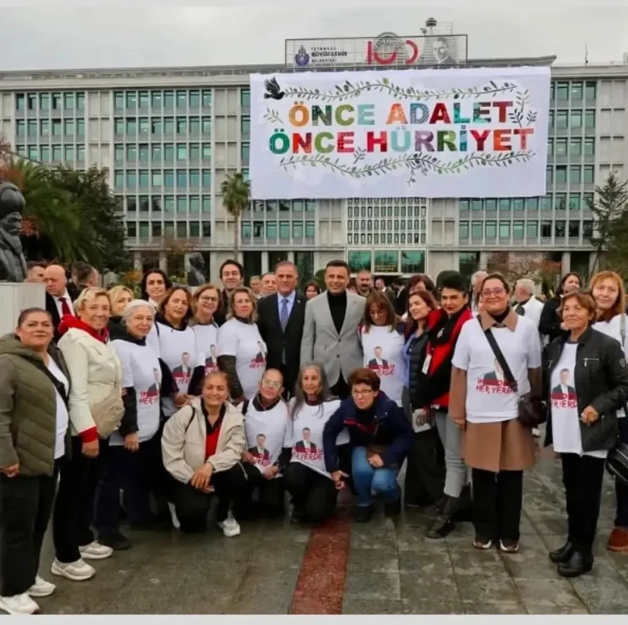 Kadıköy CHP Kadın Kolları, Saraçhane'de Aile Dayanışma Ağı Buluşmasında Adalet Talebinde Bulundu Kadıköy CHP Kadın Kolları, Saraçhane'de Aile Dayanışma Ağı Buluşmasında Adalet Talebinde Bulundu