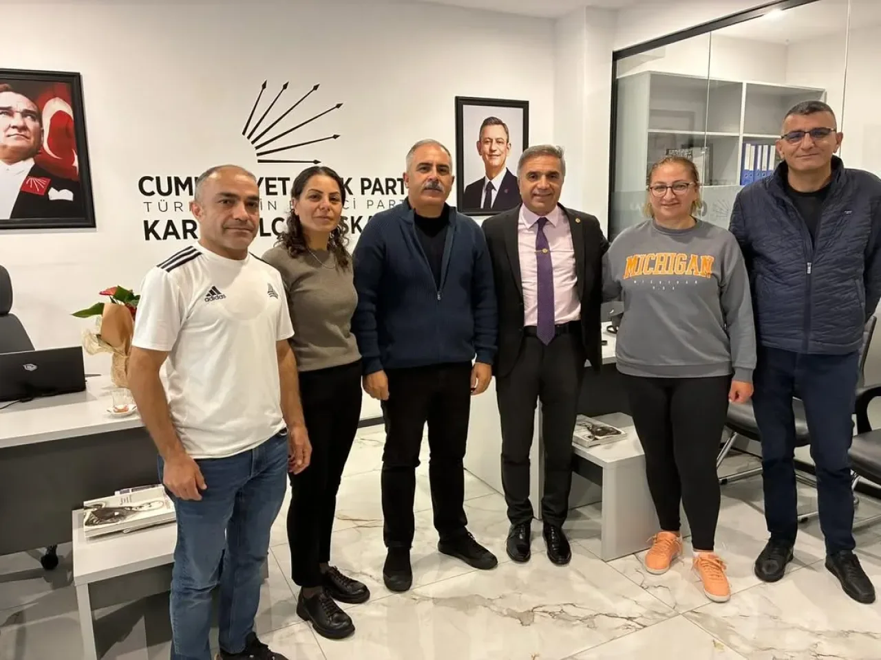 Türk Harb-İş Sendikası İstanbul Şubesi, CHP Kartal İlçe Başkanlığı'nı Ziyaret Etti Türk Harb-İş Sendikası İstanbul Şubesi, CHP Kartal İlçe Başkanlığı'nı Ziyaret Etti
