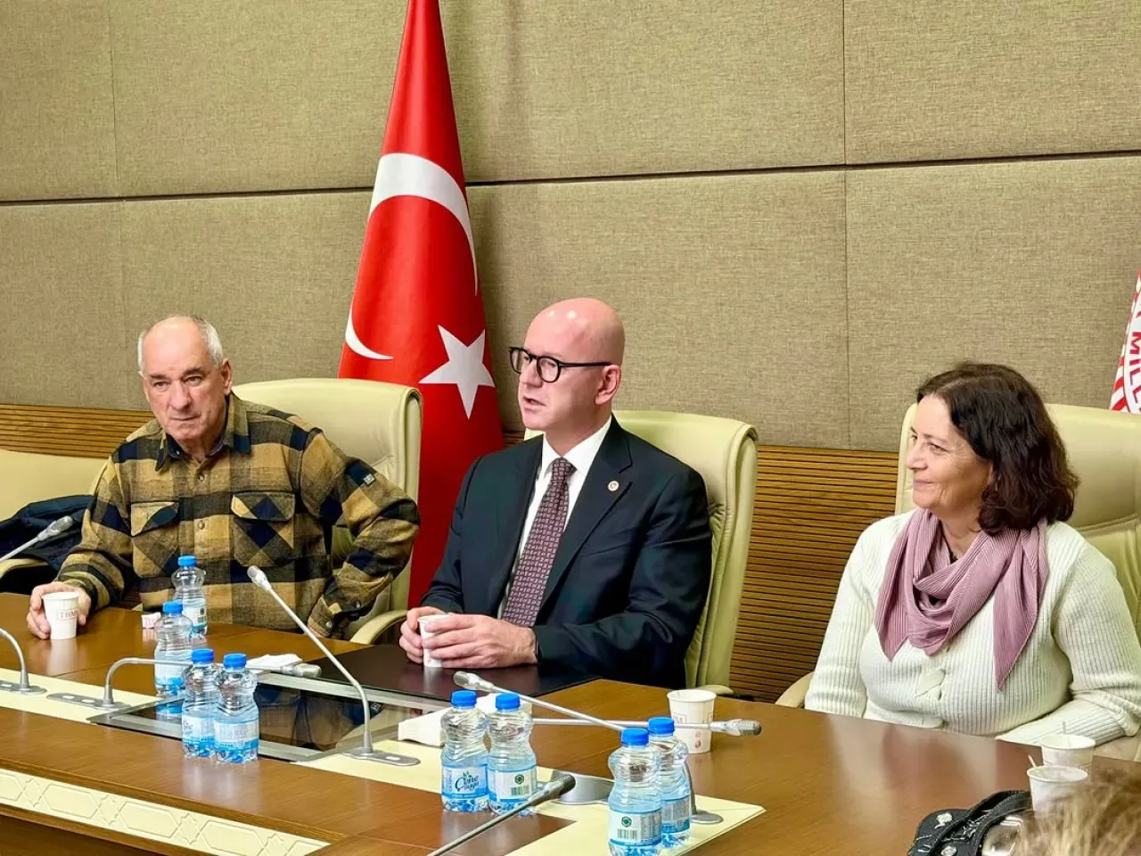 CHP'li Sarı, Susurluklu Kadınlarla Meclis'te Buluştu CHP'li Sarı, Susurluklu Kadınlarla Meclis'te Buluştu