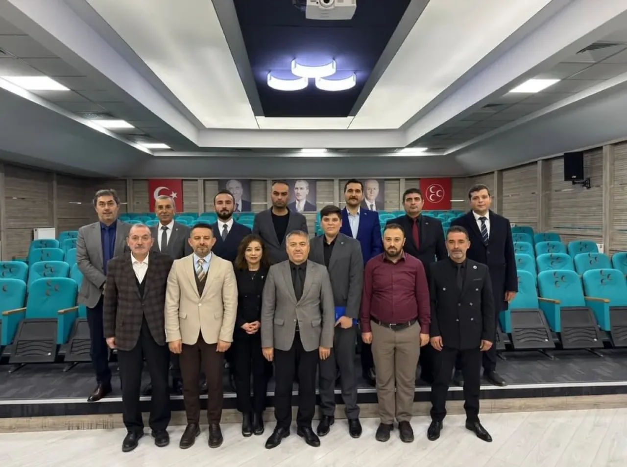 MHP Gölbaşı'nda "Hayırlı Günler Komşum" ve "Derdiniz Derdimizdir" Çalışmaları Değerlendirildi MHP Gölbaşı'nda "Hayırlı Günler Komşum" ve "Derdiniz Derdimizdir" Çalışmaları Değerlendirildi