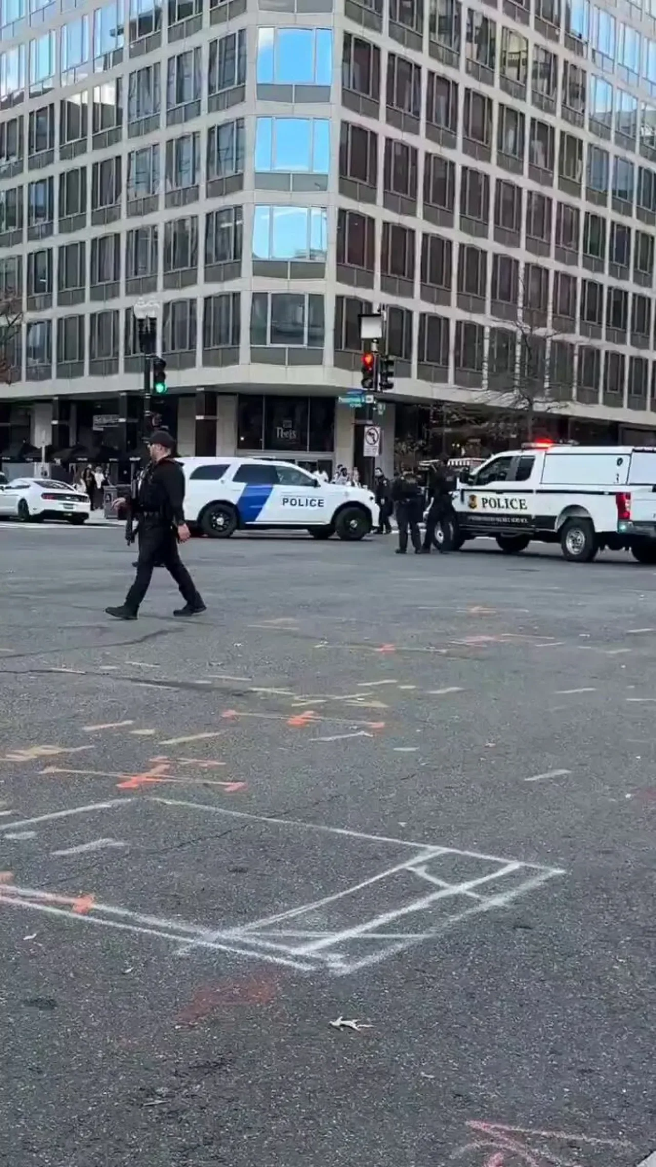 Washington D.C.'de Ulusal Muhafız Askeri Vuruldu Washington D.C.'de Ulusal Muhafız Askeri Vuruldu