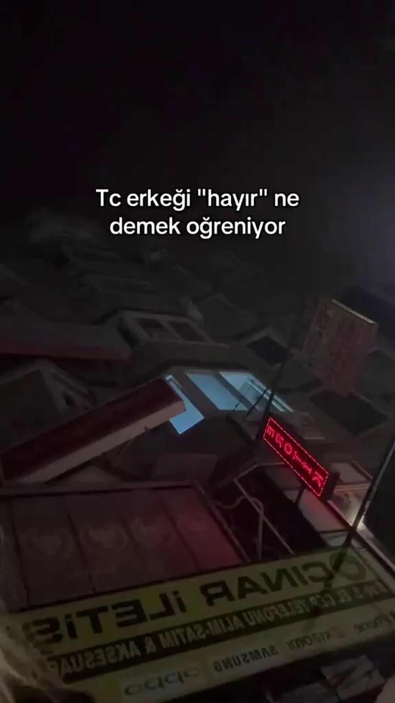 Kadın, Sosyal Medyada Paylaştığı Videoyla Sokakta Yaşadığı Tacizi Anlattı Kadın, Sosyal Medyada Paylaştığı Videoyla Sokakta Yaşadığı Tacizi Anlattı