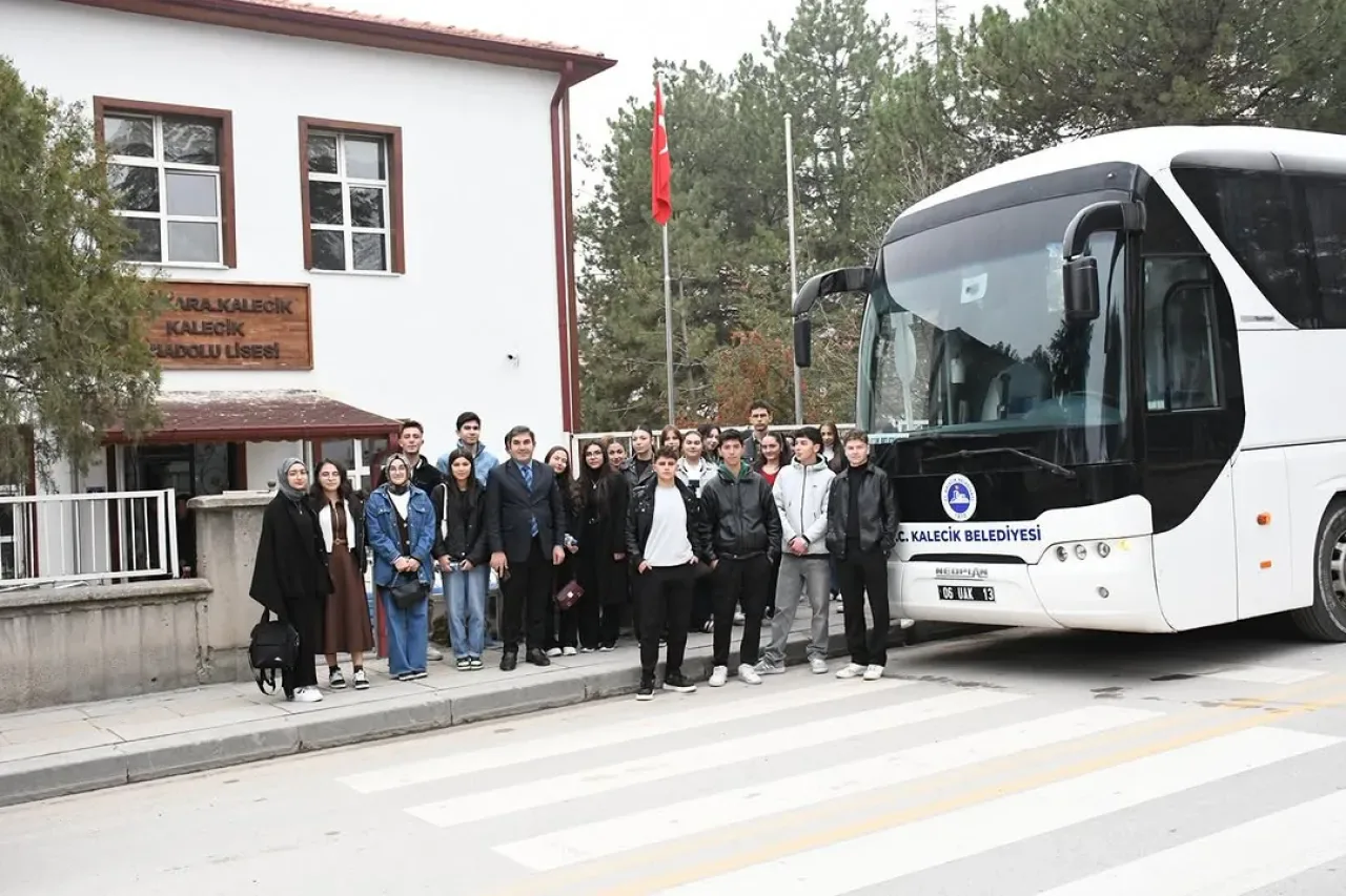 Kalecik Belediyesi, Öğrencilerin Gezi Etkinliğine Ulaşım Desteği Sağladı Kalecik Belediyesi, Öğrencilerin Gezi Etkinliğine Ulaşım Desteği Sağladı