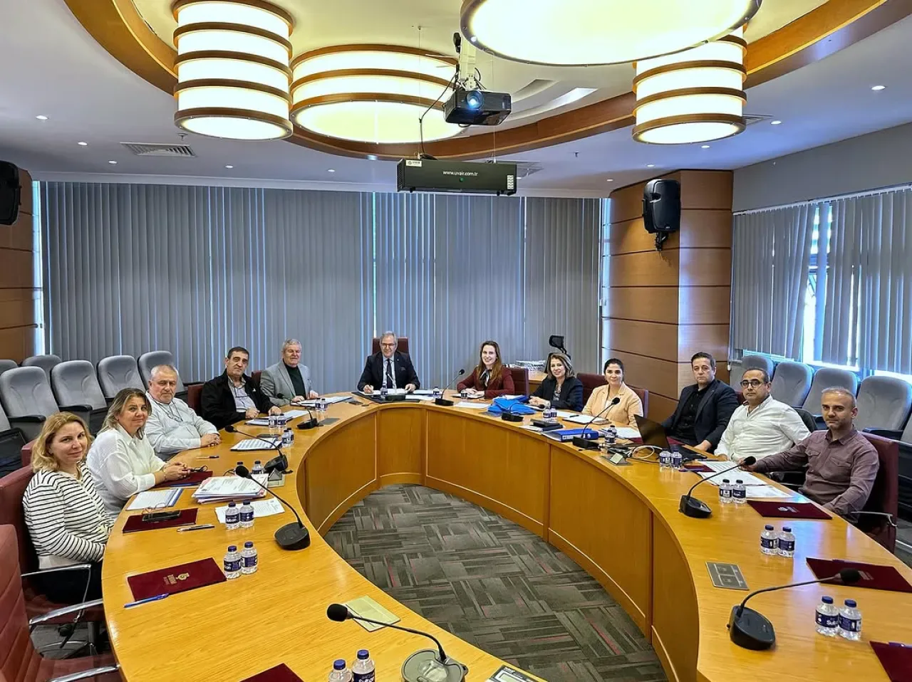 Bandırma Belediyesi'nde Yoğun Encümen Toplantısı ve Önemli Ziyaret Bandırma Belediyesi'nde Yoğun Encümen Toplantısı ve Önemli Ziyaret