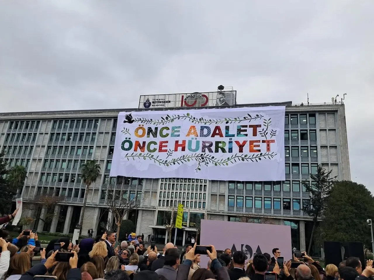 CHP Kadın Kolları'ndan Milletin Evine "Önce Adalet, Önce Hürriyet" Mesajı CHP Kadın Kolları'ndan Milletin Evine "Önce Adalet, Önce Hürriyet" Mesajı