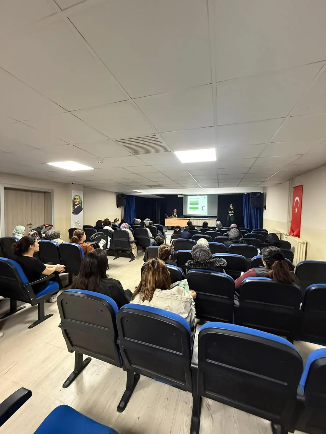 Yeşilay Esenyurt, Velilere Yönelik Bağımlılıkla Mücadele Eğitimi Düzenledi Yeşilay Esenyurt, Velilere Yönelik Bağımlılıkla Mücadele Eğitimi Düzenledi