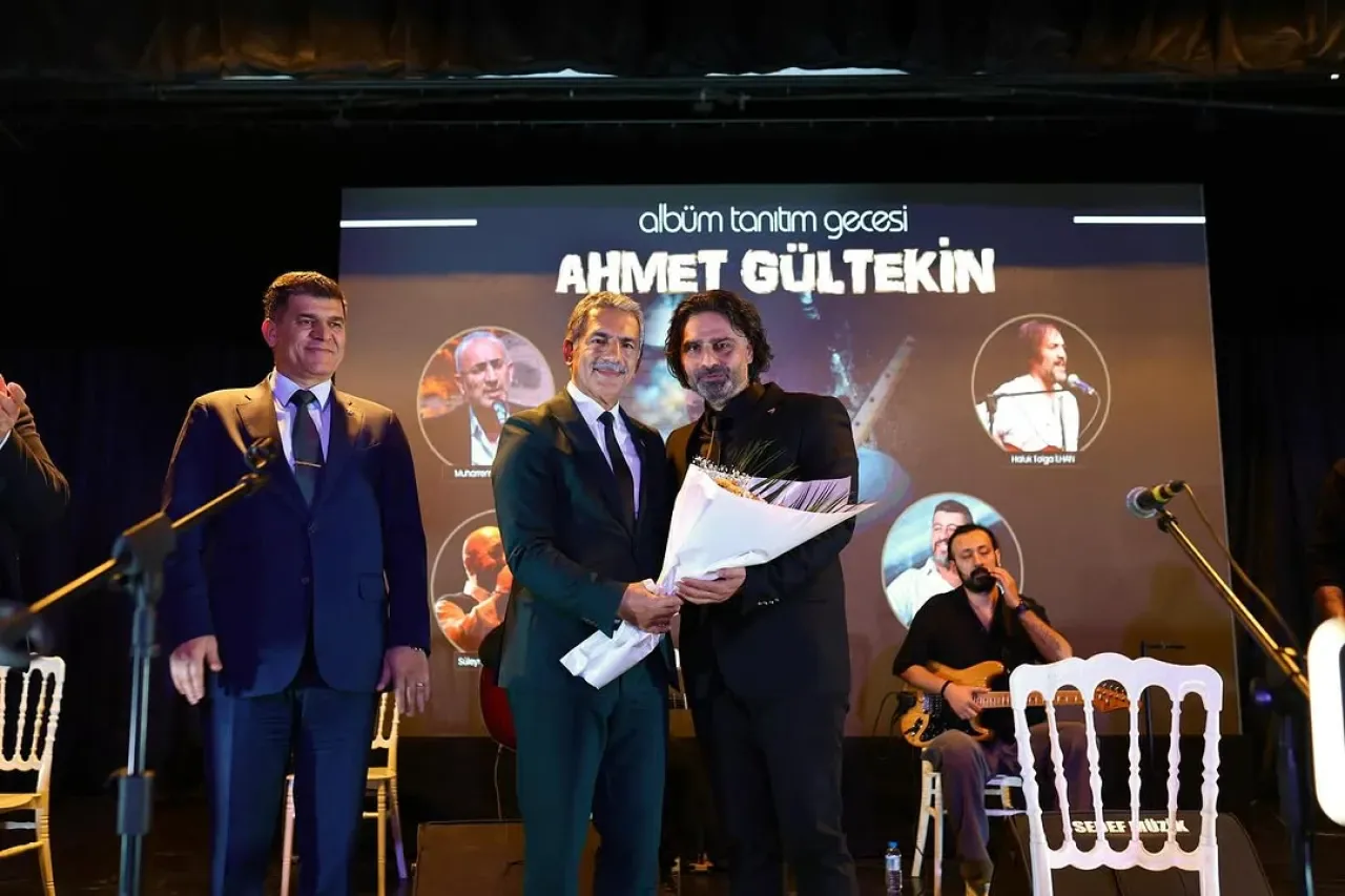 Ahmet Gültekin'in Albüm Tanıtım Gecesi Gemlik'te Sanat Buluşmasına Sahne Oldu Ahmet Gültekin'in Albüm Tanıtım Gecesi Gemlik'te Sanat Buluşmasına Sahne Oldu