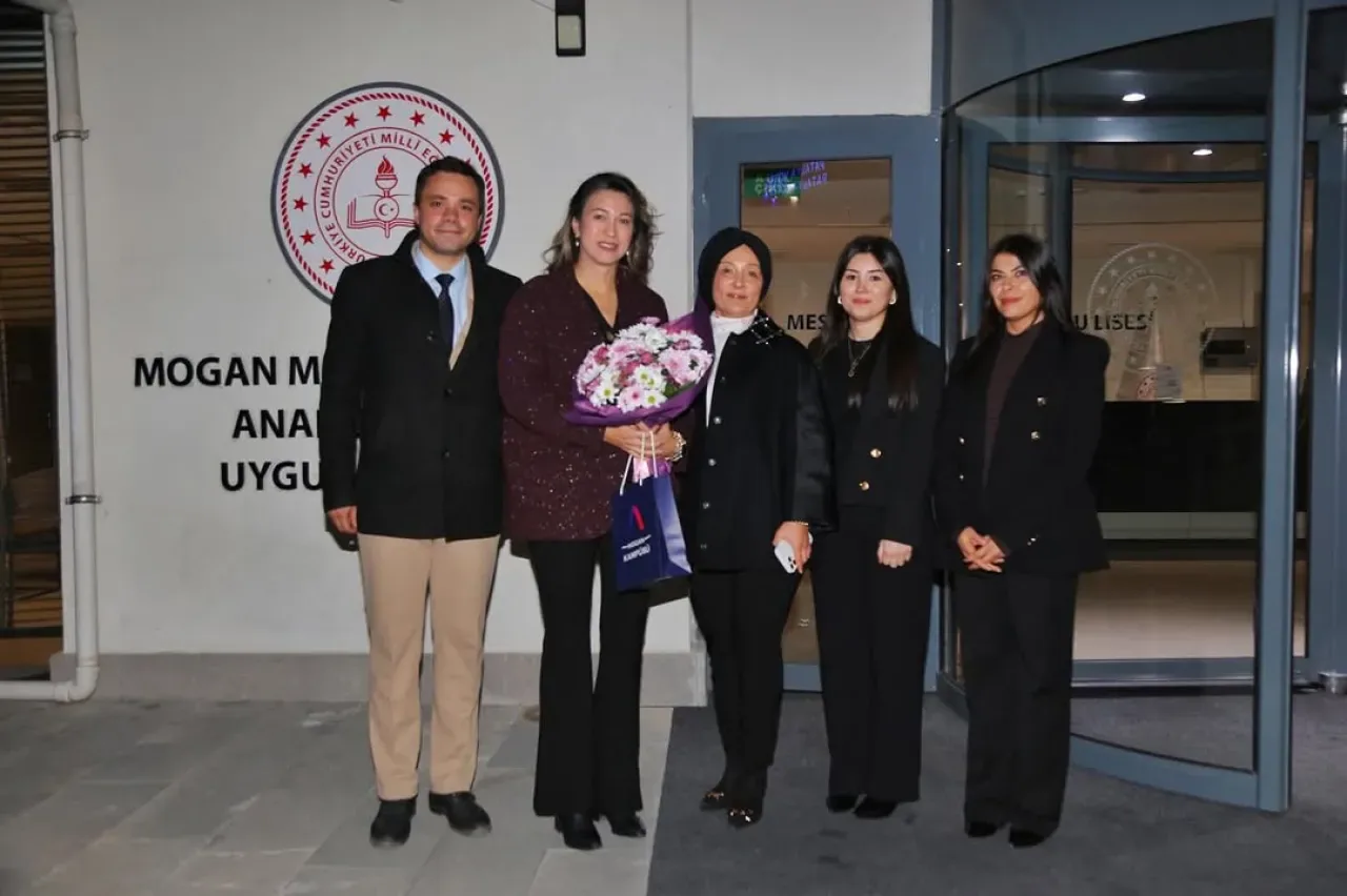 Gölbaşı'nda 24 Kasım Öğretmenler Günü Kutlaması ve Başarı Belgesi Takdimi Gölbaşı'nda 24 Kasım Öğretmenler Günü Kutlaması ve Başarı Belgesi Takdimi
