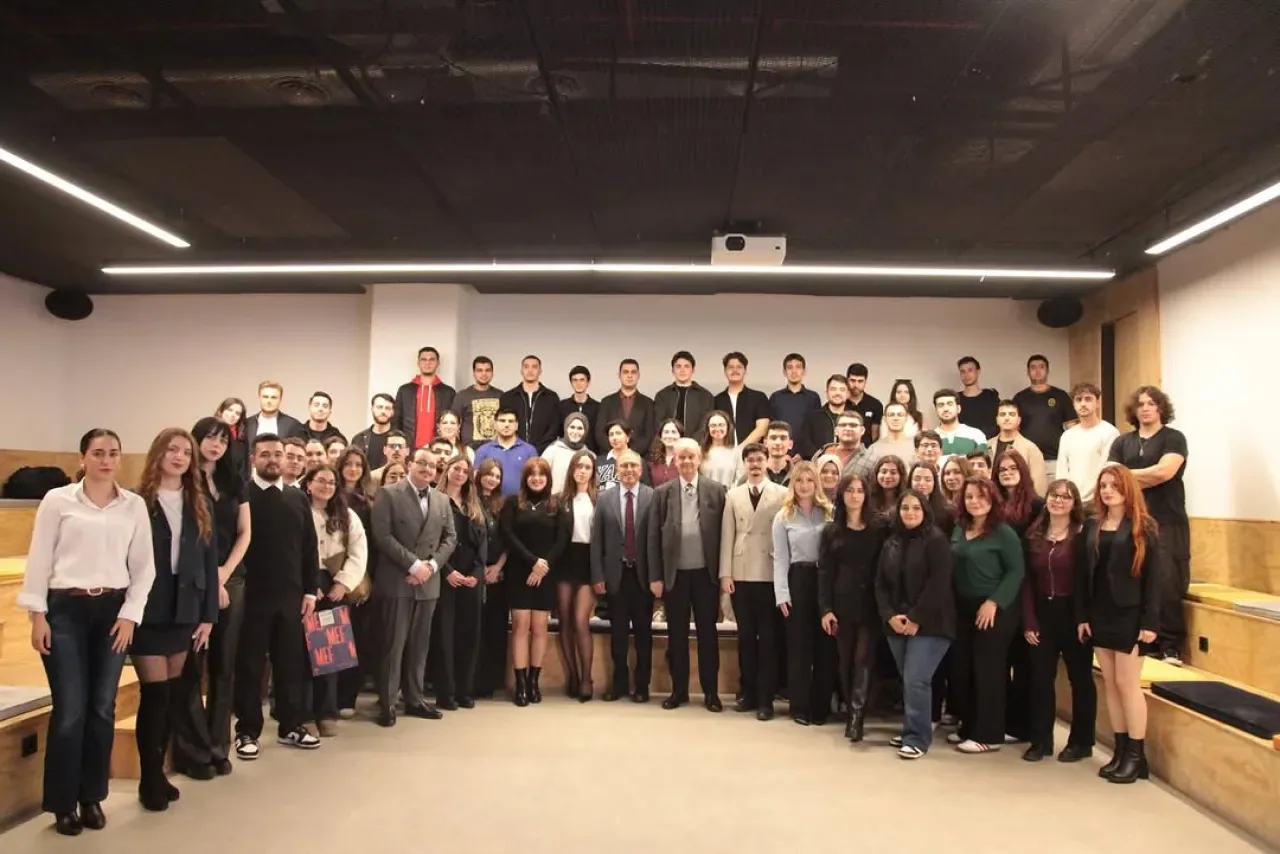 MEF Üniversitesi'nde "Bir Lideri Anlamak: Mustafa Kemal Atatürk" Etkinliği Düzenlendi MEF Üniversitesi'nde "Bir Lideri Anlamak: Mustafa Kemal Atatürk" Etkinliği Düzenlendi