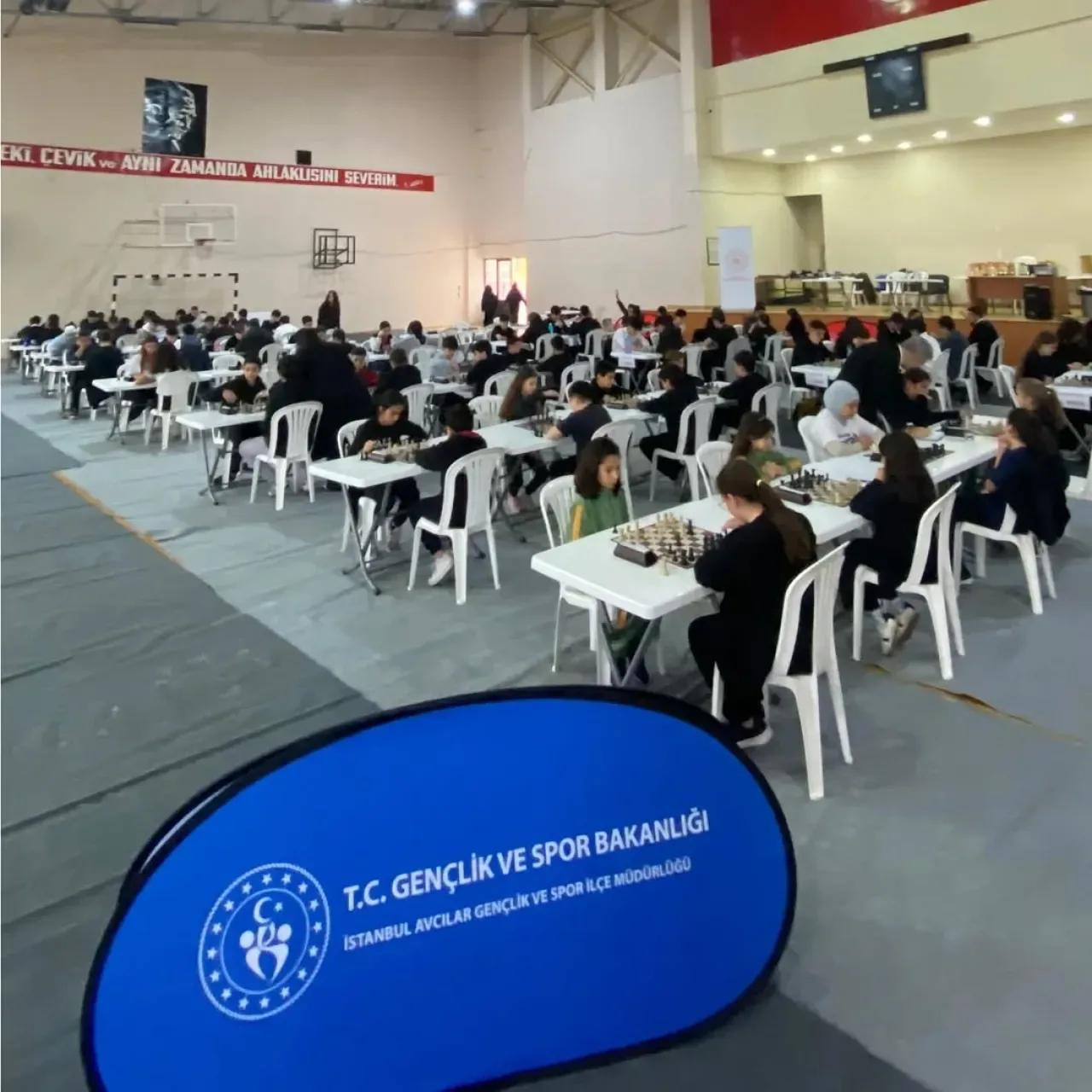 Avcılar'da İlçe Okul Sporları Satranç Müsabakası Heyecanı Yaşandı Avcılar'da İlçe Okul Sporları Satranç Müsabakası Heyecanı Yaşandı