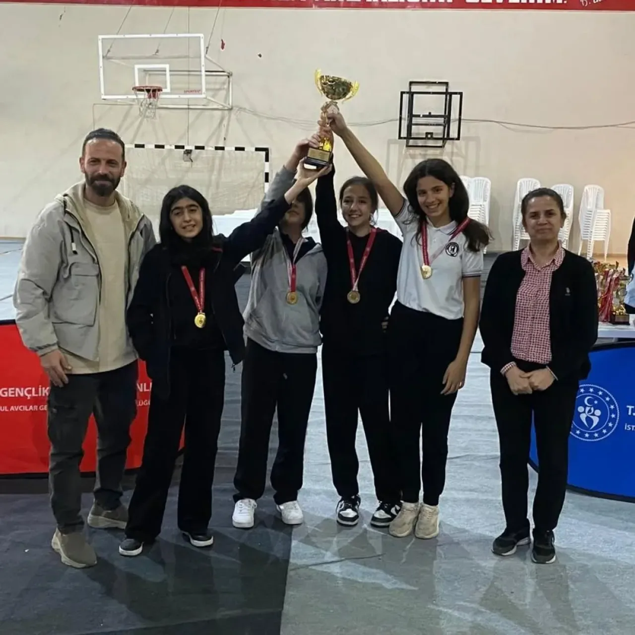 Avcılar'da İlçe Okul Sporları Satranç Müsabakası Coşkusu Avcılar'da İlçe Okul Sporları Satranç Müsabakası Coşkusu