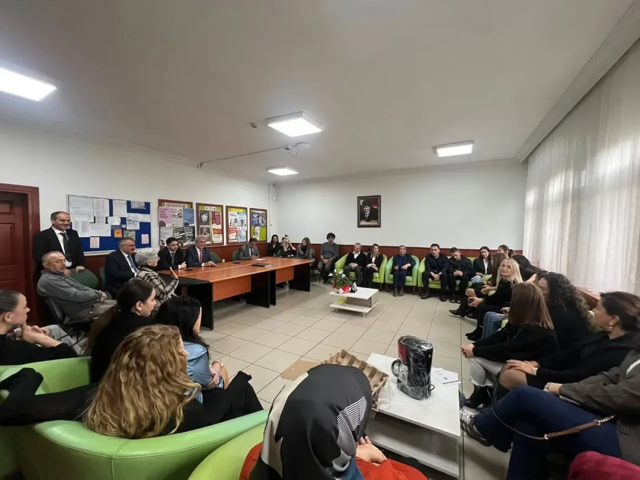Şişli İlçe Milli Eğitim Müdürü Öğretmenler Günü'nde Halide Edip Adıvar İlkokulu'nu Ziyaret Etti Şişli İlçe Milli Eğitim Müdürü Öğretmenler Günü'nde Halide Edip Adıvar İlkokulu'nu Ziyaret Etti