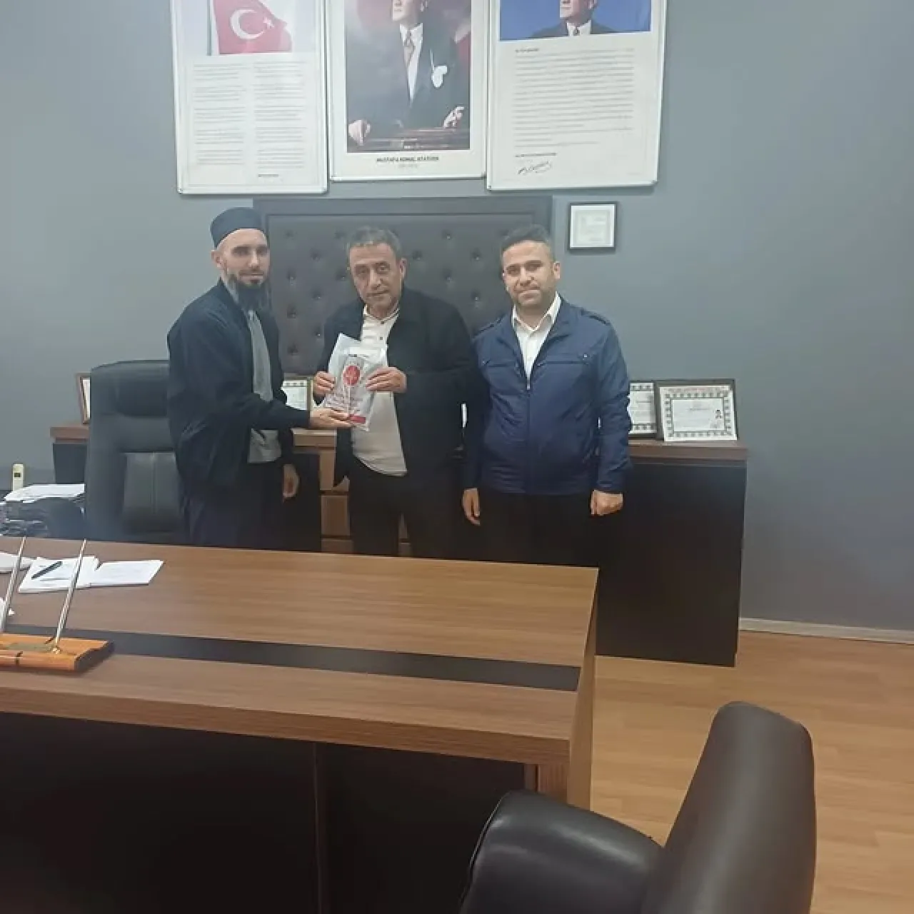 Küçükçekmece'de Öğretmenler Günü'nde Anlamlı Ziyaretler Küçükçekmece'de Öğretmenler Günü'nde Anlamlı Ziyaretler