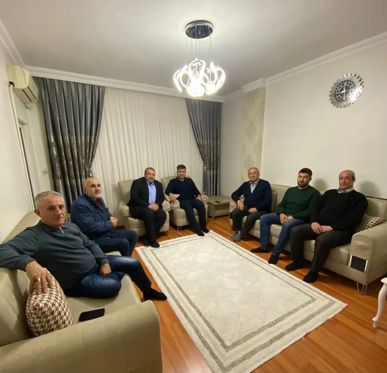 Bağcılar'da Umre Dönüşü Anlamlı Ziyaret Bağcılar'da Umre Dönüşü Anlamlı Ziyaret