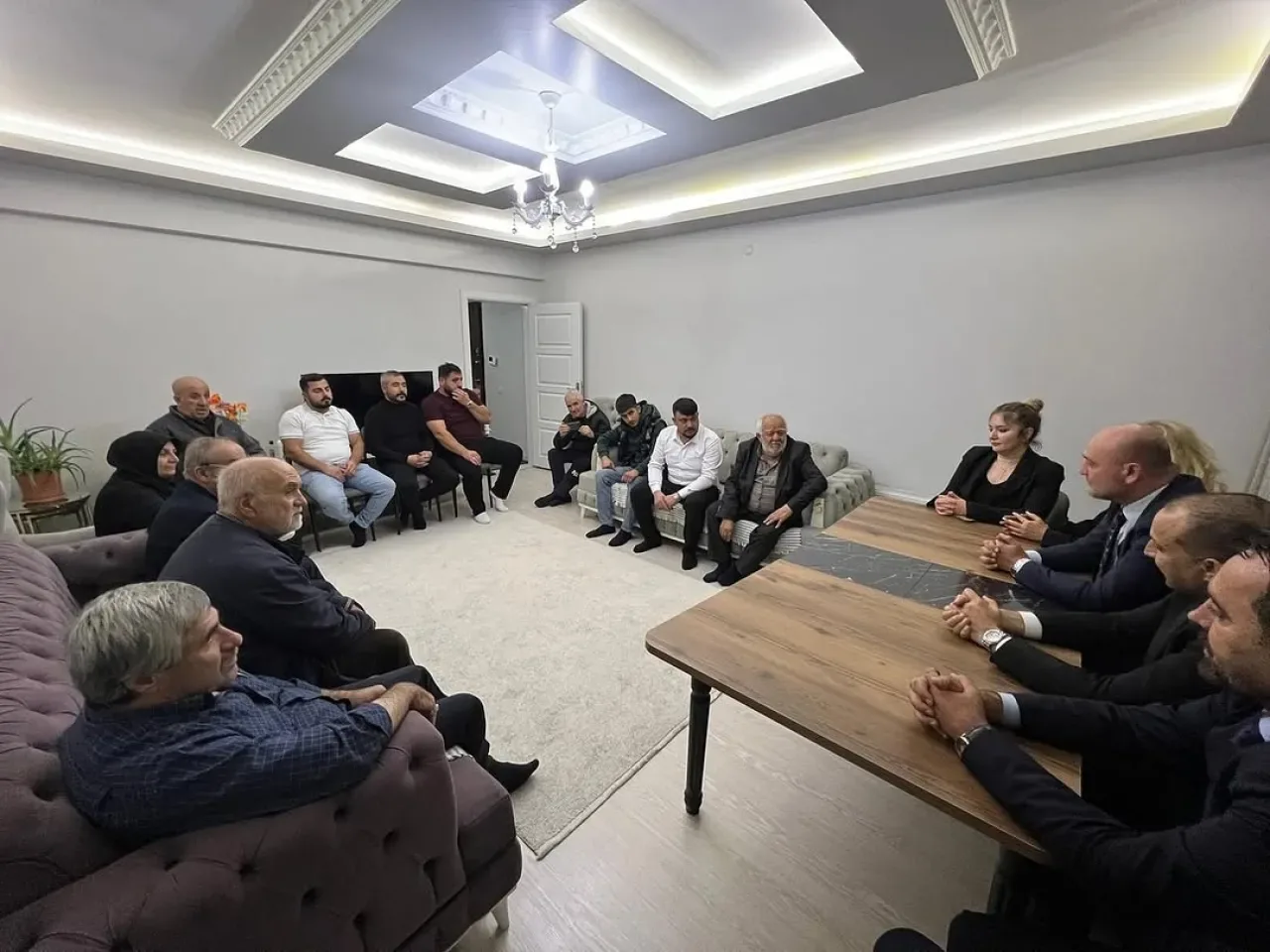 MHP Yenimahalle, Güzelyaka Mahallesi'nde Vatandaş Buluşması Düzenledi MHP Yenimahalle, Güzelyaka Mahallesi'nde Vatandaş Buluşması Düzenledi